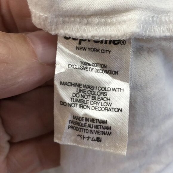 Supreme Mens T-Shirt Medium White Classic Short Sleeve Crew Neck FLAWS - Picture 15 of 16